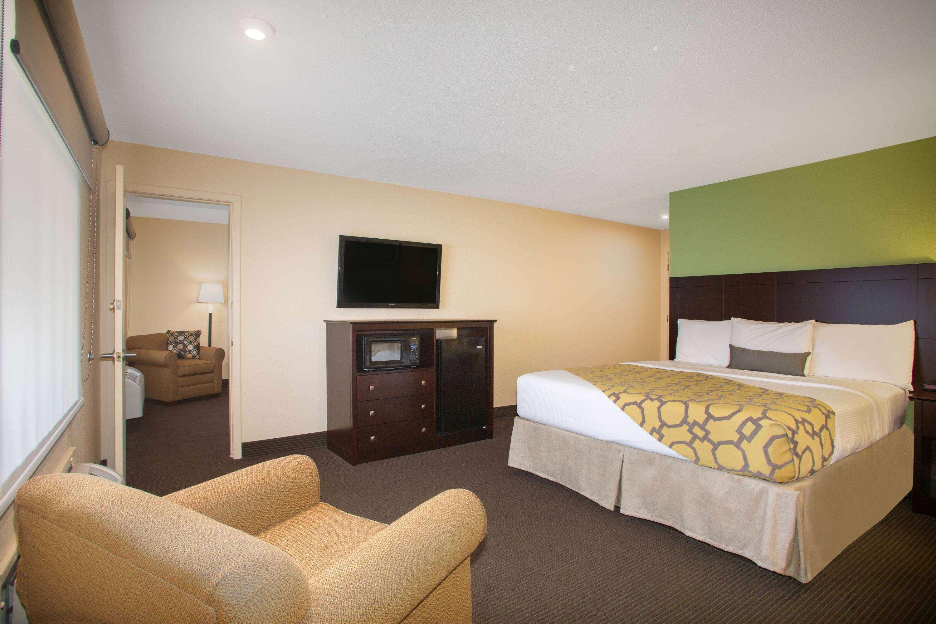 Baymont By Wyndham Jefferson City Extérieur photo