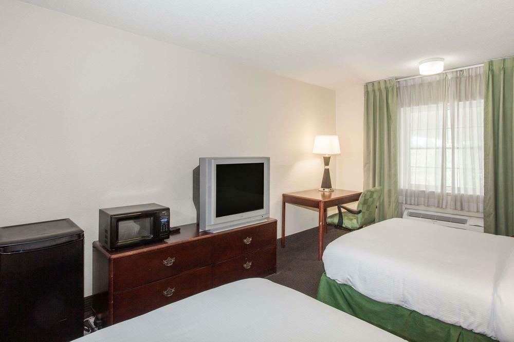 Baymont By Wyndham Jefferson City Extérieur photo