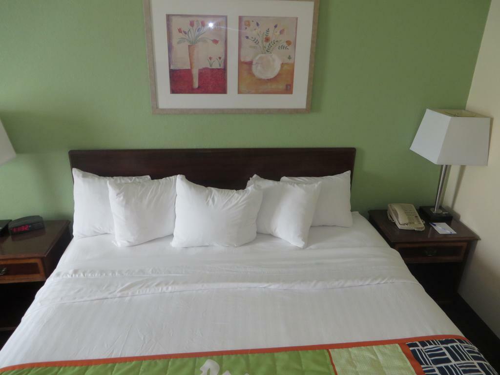 Baymont By Wyndham Jefferson City Extérieur photo